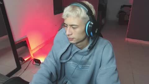 mattias     online show from February 2025 08:06:02 AM