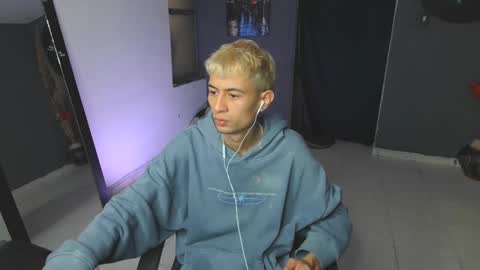 mattias     online show from February 2025 06:42:01 PM