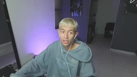 mattias     online show from March 2025 03:26:01 PM