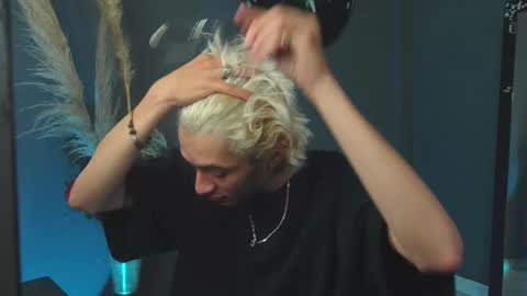 mattias     online show from September 2025 07:07:01 AM