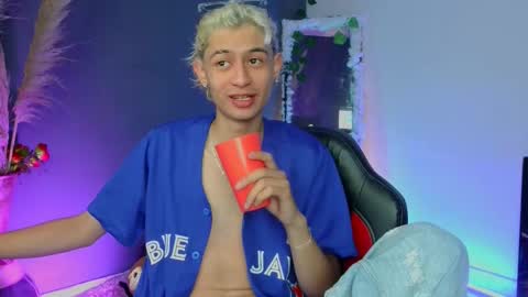 mattias     online show from October 2025 06:12:01 AM