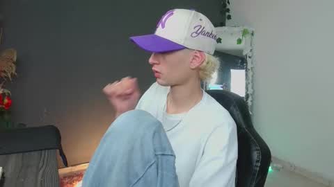 mattias     online show from October 2025 11:37:01 PM