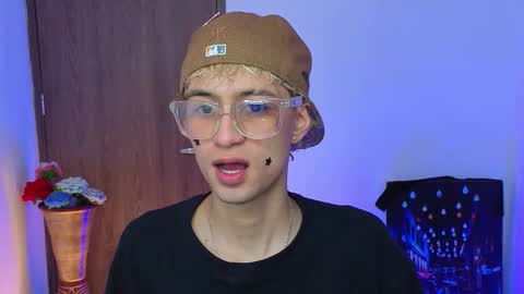 Snapshot of mattias_dantee chatting on March 2026 05:44:02 AM mattias online show from March 2026 05:44:02 AM