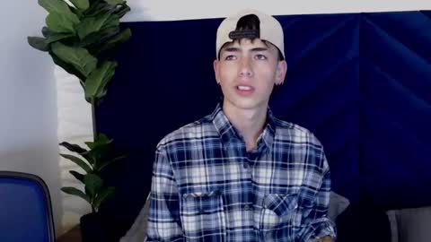 Snapshot of mattideluca chatting on December 2024 11:52:02 AM Matti online show from December 2024 11:52:02 AM