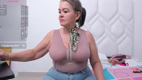 ISABEL online show from November 2025 08:08:01 PM