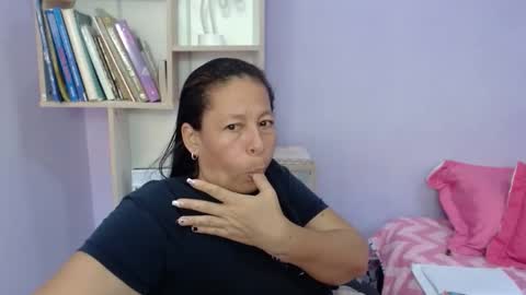 Snapshot of mature_martina_ chatting on November 2025 09:39:01 PM Martina online show from November 2025 09:39:01 PM