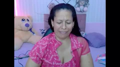 Snapshot of mature_martina_ chatting on November 2025 05:57:01 PM Martina online show from November 2025 05:57:01 PM