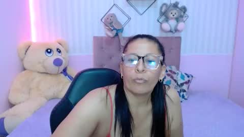 Snapshot of mature_martina_ chatting on November 2025 06:45:02 AM Martina online show from November 2025 06:45:02 AM