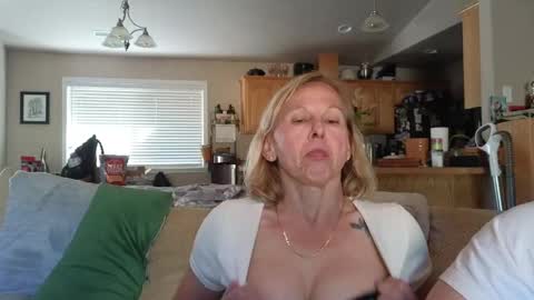 Snapshot of matureluvin chatting on May 2026 01:23:01 AM JustUs online show from May 2026 01:23:01 AM