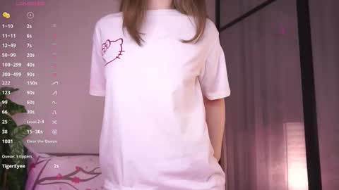 Snapshot of maudhaskell chatting on November 2025 04:08:01 PM Lily online show from November 2025 04:08:01 PM