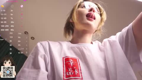 Snapshot of maudhaskell chatting on December 2025 04:22:01 PM Lily online show from December 2025 04:22:01 PM