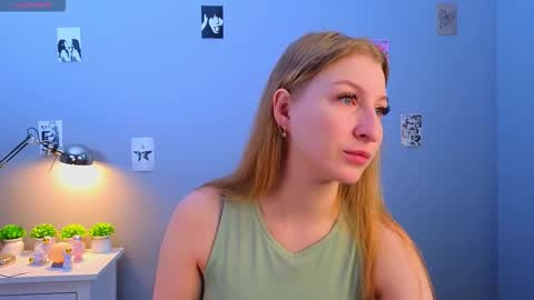 Snapshot of maureencoombs chatting on November 2025 04:12:01 AM maureencoombs online show from November 2025 04:12:01 AM