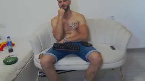 Snapshot of mauro_real_man chatting on June 2026 05:10:02 PM mauro_real_man online show from June 2026 05:10:02 PM