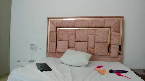 mavie_ivanova online show from December 2024 11:18:02 PM