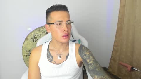 Snapshot of max__b chatting on March 2025 05:43:02 AM max__b online show from March 2025 05:43:02 AM