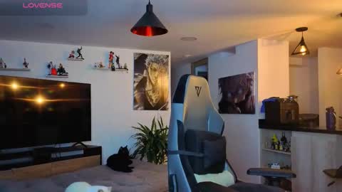 Max online show from November 2025 03:40:02 AM