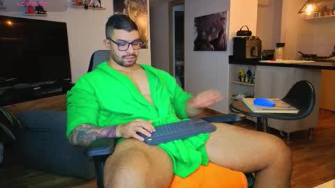 Max online show from November 2025 03:29:02 AM