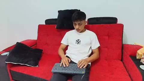 Snapshot of max_latin_ chatting on January 2025 11:17:01 AM max_latin_ online show from January 2025 11:17:01 AM