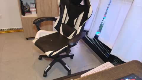 max_love25 online show from March 2026 10:46:01 PM