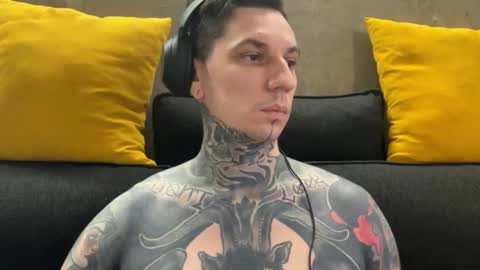 Snapshot of max_reaves chatting on December 2025 05:23:01 AM online show from December 2025 05:23:01 AM