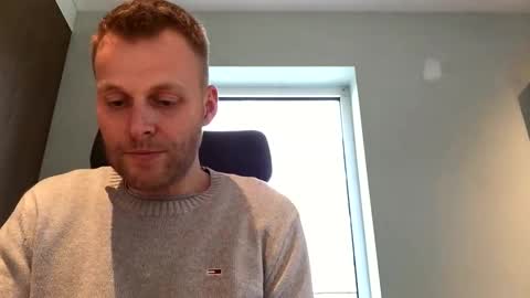 Max take off clothes online show from December 2024 01:02:01 PM