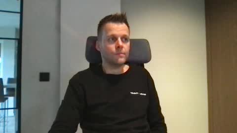 Max take off clothes online show from January 2025 12:55:01 PM