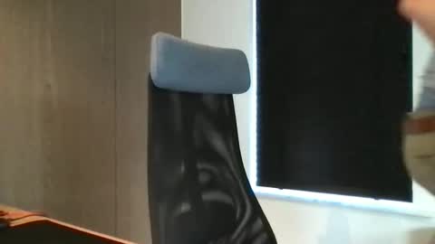 Max take off clothes online show from January 2025 10:20:02 AM