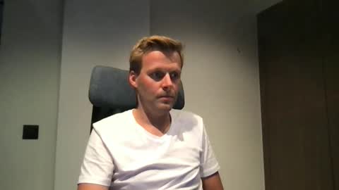 Max take off clothes online show from September 2025 06:08:02 PM