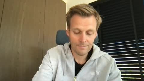 Max take off clothes online show from September 2025 07:21:02 AM