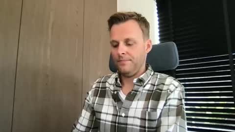 Max take off clothes online show from September 2025 09:25:02 AM