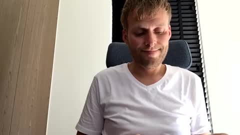 Max take off clothes online show from October 2025 10:57:02 AM