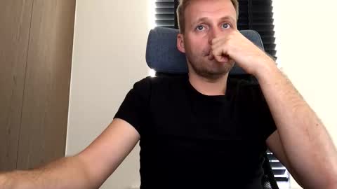 Max take off clothes online show from November 2025 09:09:01 AM