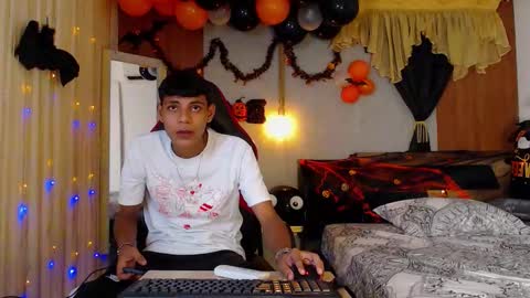 max online show from October 2025 03:40:02 AM