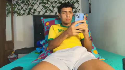 maxi_and_evan online show from June 2026 12:30:01 PM