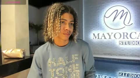 Snapshot of maxim_walker chatting on March 2025 03:02:01 AM maxim online show from March 2025 03:02:01 AM