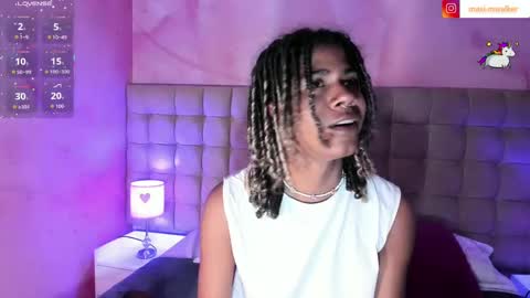 Snapshot of maxim_walker chatting on October 2025 06:43:01 AM maxim online show from October 2025 06:43:01 AM