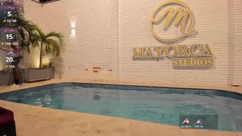 Snapshot of maxim_walker chatting on November 2025 03:16:01 AM maxim online show from November 2025 03:16:01 AM