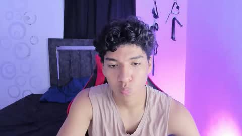 Maximiliano online show from November 2025 07:58:01 PM