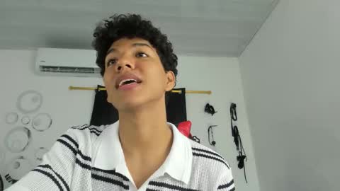 Maximiliano online show from November 2025 07:02:02 PM