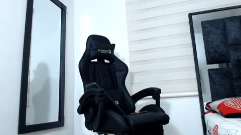 Maximo Sebastian online show from February 2025 04:26:02 AM