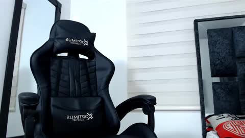 Maximo Sebastian online show from February 2025 01:57:01 AM