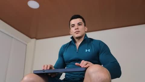 Snapshot of maximohoot chatting on December 2024 02:20:01 AM Sebastian online show from December 2024 02:20:01 AM