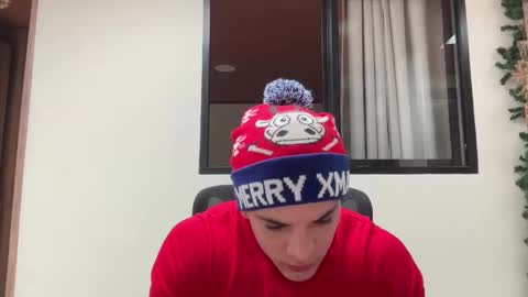 Snapshot of maximohoot chatting on December 2024 06:15:02 PM Sebastian online show from December 2024 06:15:02 PM