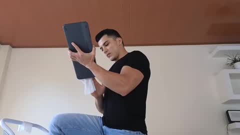 Snapshot of maximohoot chatting on January 2025 05:19:01 PM Sebastian online show from January 2025 05:19:01 PM