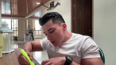 Snapshot of maximohoot chatting on February 2025 06:00:02 PM Sebastian online show from February 2025 06:00:02 PM