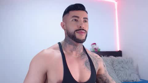 Independent Model online show from December 2025 04:32:01 AM