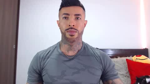 Independent Model online show from February 2026 03:44:02 AM