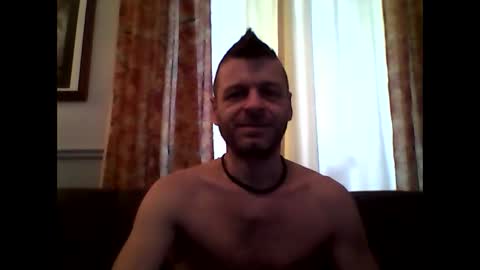 Snapshot of maxthewolf chatting on December 2025 01:18:02 PM MaxTheWolf online show from December 2025 01:18:02 PM