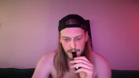 Snapshot of maxwatts95 chatting on February 2025 02:37:01 AM Max Watts online show from February 2025 02:37:01 AM