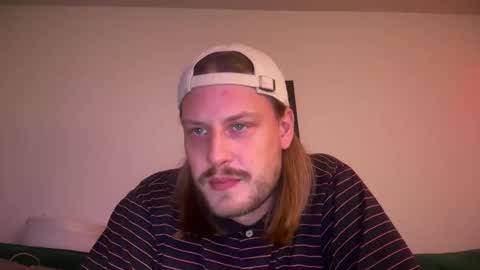 Snapshot of maxwatts95 chatting on October 2025 02:56:01 AM Max Watts online show from October 2025 02:56:01 AM